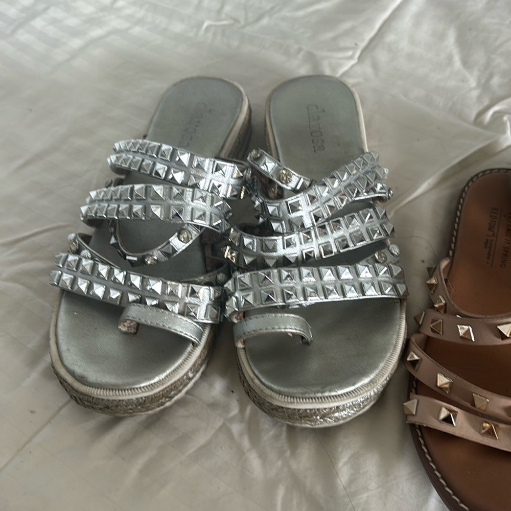 3 sandals for only 30$